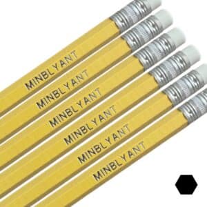 Pastelgule sekskantede blyanter med navn. Med viskelæder.