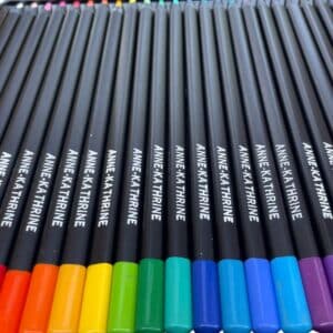 sort-utgave-fargede-blyanter-gaveboks-med-navn-24-stk