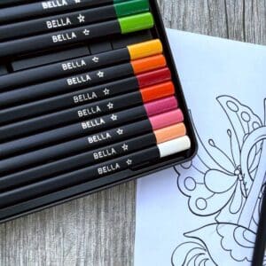 sort-utgave-fargede-blyanter-med-navn-12-stk-tinn