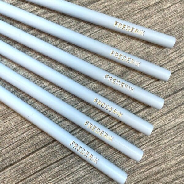 runde-blyanter-med-navn-pastelblaa