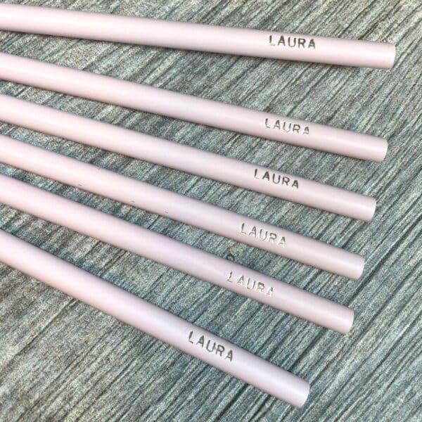 runde-blyanter-med-navn-pastellyseroed