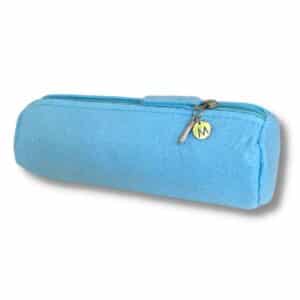 Round pencil case in light blue felt. With letter pendant in stainless steel and figure
