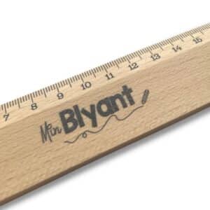 Wooden ruler of 20 cm - Perfect for the pencil case.