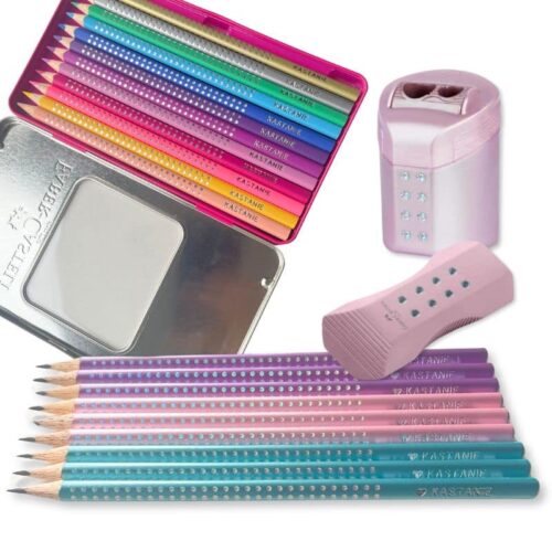 Stort sæt til et halvt skoleårinkl. 9 blyanter med navn. Æske med 12 farveblyanter med navn samt viskelæder og blyantspidser. Sparkle glimmer. Faber-Castell.